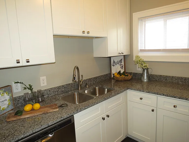 328 Sycamore St — Photo 15