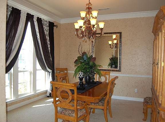 3rd image of 230 Sherry Ln