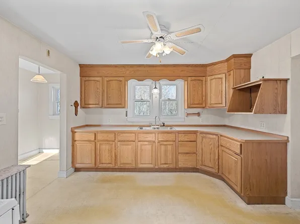212 Pearl St, Gardner, MA 01440