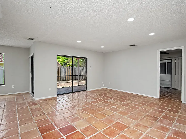 7407 Silver Woods Ct — Photo 3