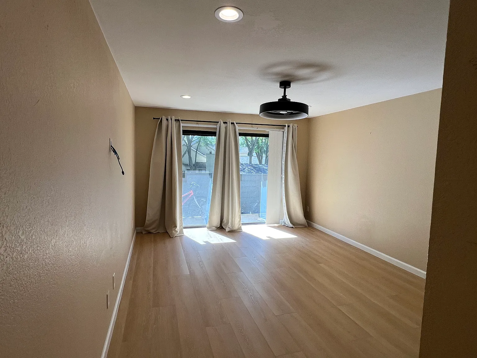 2 bed, 1233 sqft, $3,399 — Photo 4