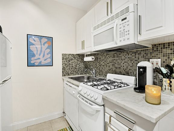 4th image of 55 Barrow St APT 4
