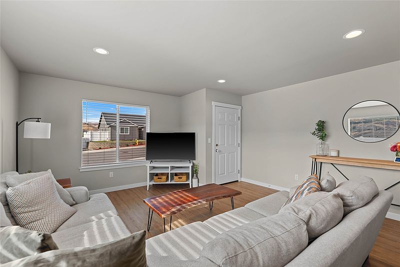 3rd image of 2243 SE Marlette Road