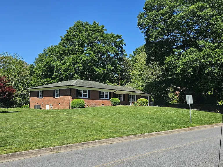 731 Seehorn St NE — Photo 1