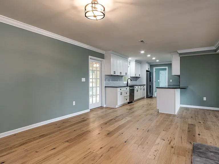 101 McCormick Cir — Photo 8