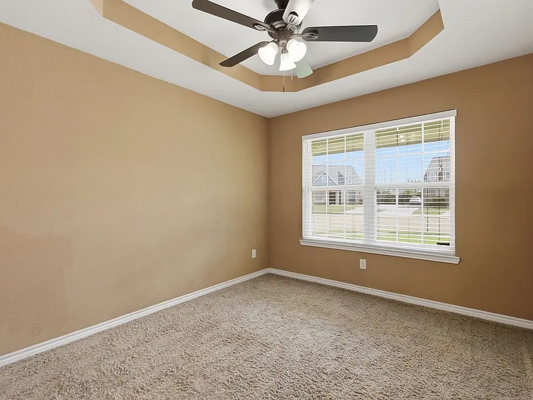 2484 Horse Shoe Dr — Photo 9