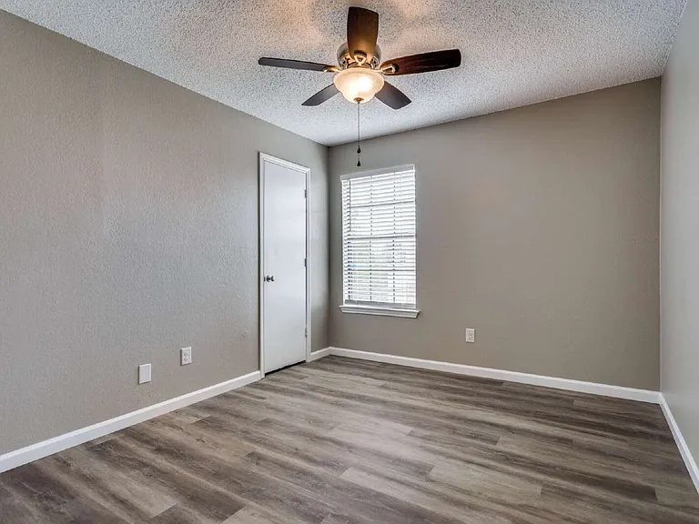 3214 Walton Ave — Photo 10