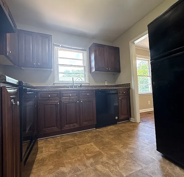 1624 Eastland Rd SE — Photo 3