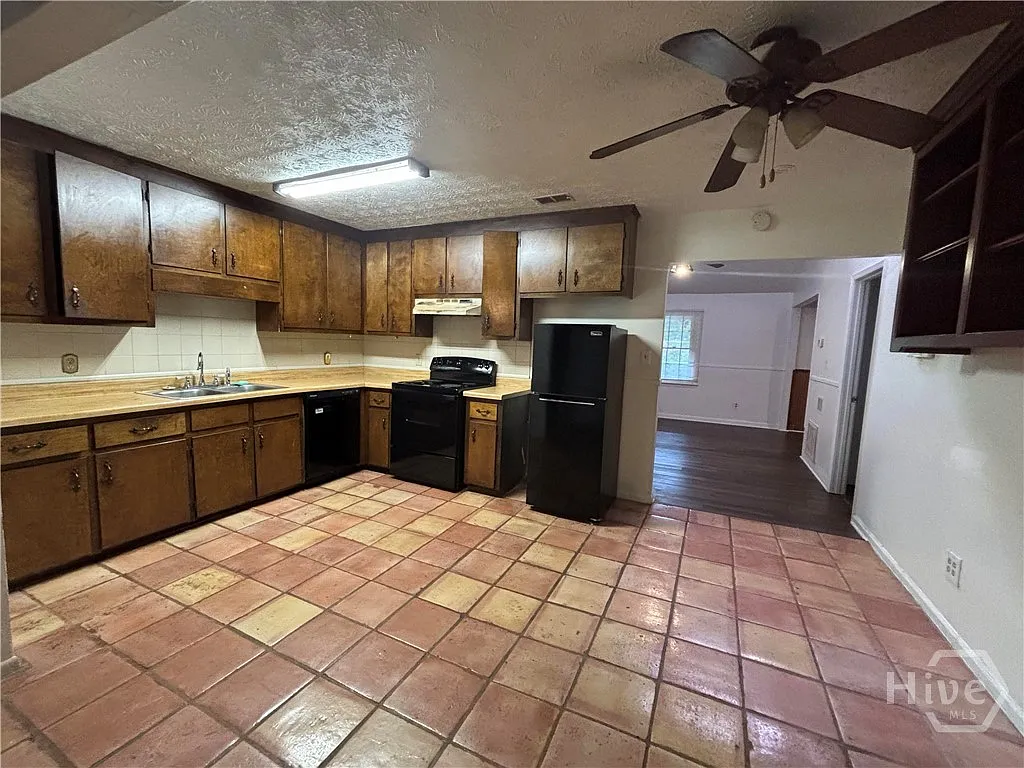 4 bed, 3.0 bath, 1953 sqft, $1,900 — Photo 4
