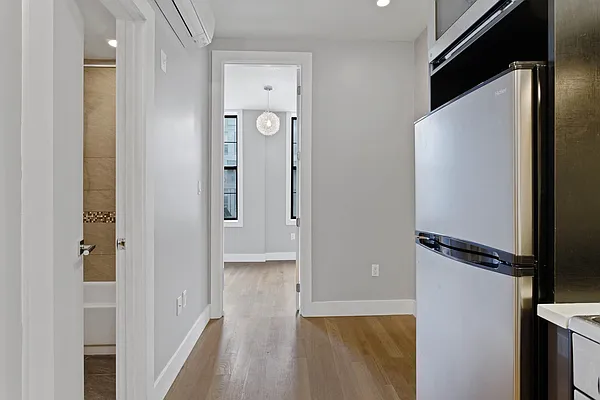 Rented by Safdie Realty Group | media 7