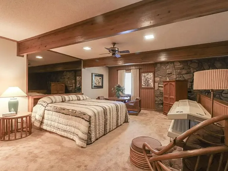 2100 Paula Dr — Photo 19