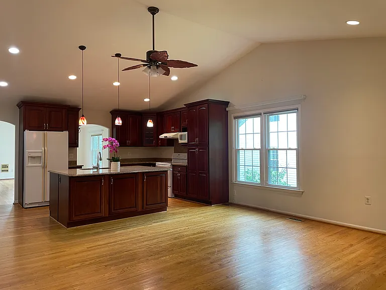 13813 Mustang Hill Ln — Photo 5