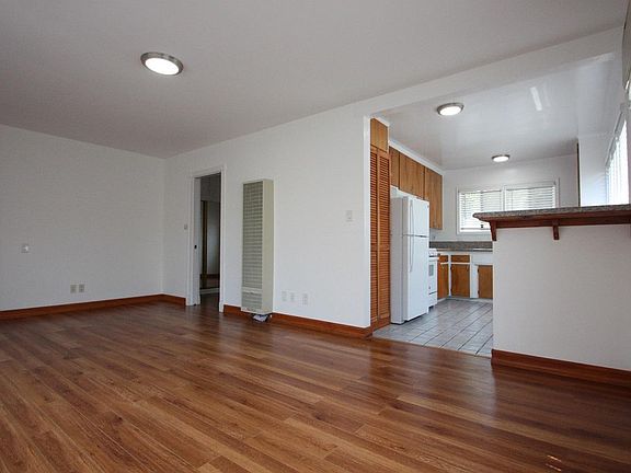 5th image of 2262 S Carmelina Ave #6