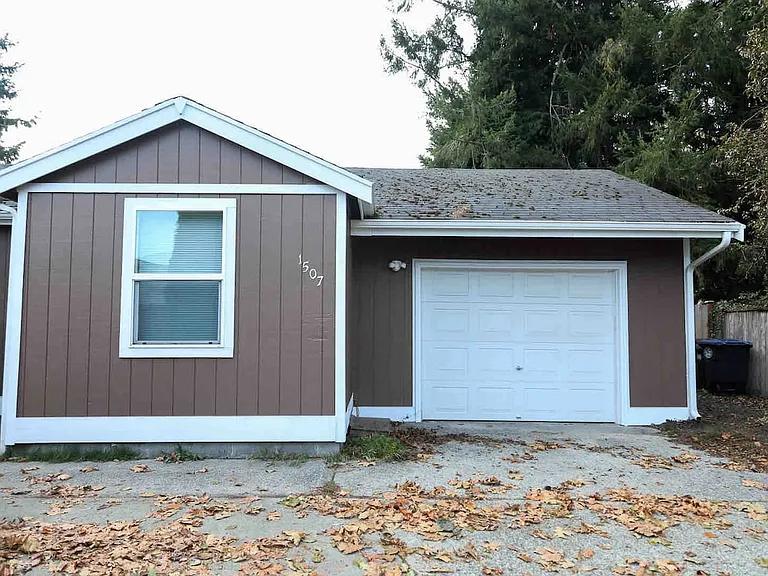 1507 College St SE — Photo 14
