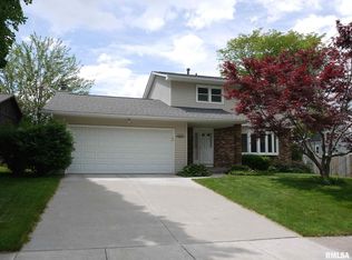 2575 New Lexington Dr, Bettendorf, IA 52722