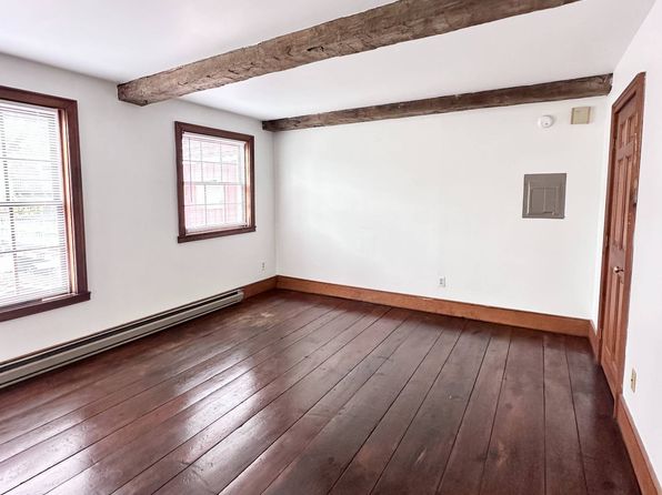 32 N College St #5