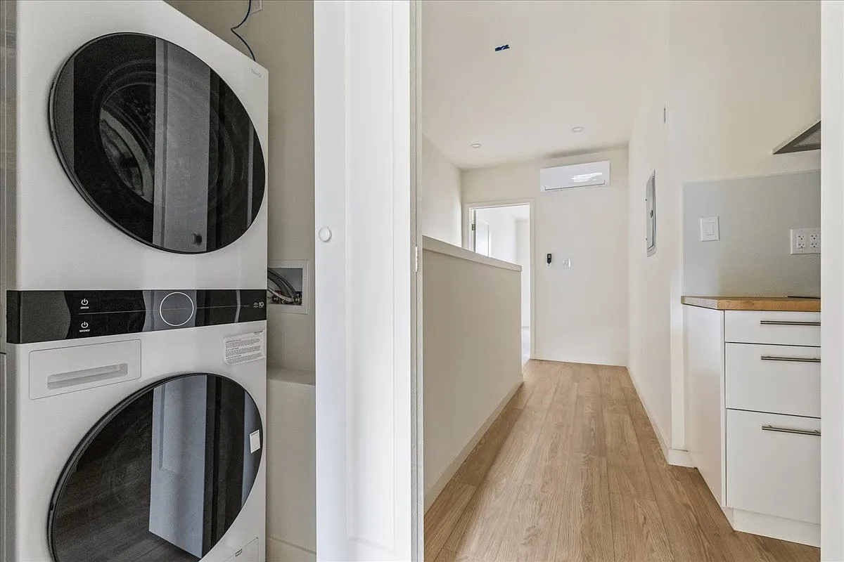 2 bed, 1000 sqft, $1,795 — Photo 4