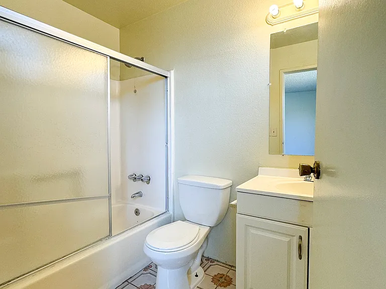 4554 Russell Ave #2 — Photo 16