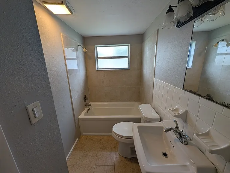 9415 Eastfield Rd #B — Photo 11