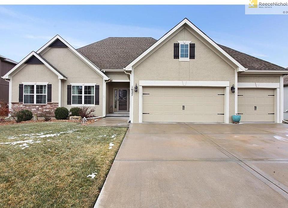 True  ranch, 3 car garage