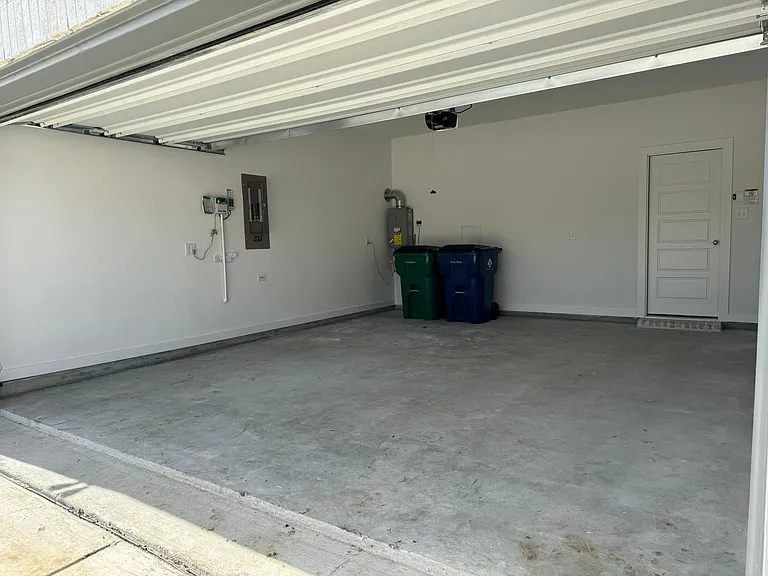 2817 Foxwood St — Photo 37