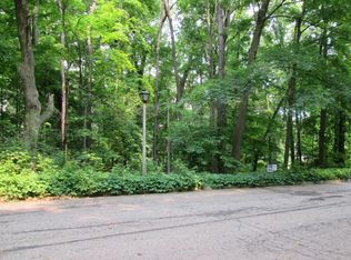 907 Wooded Ln N, Marshall, MI