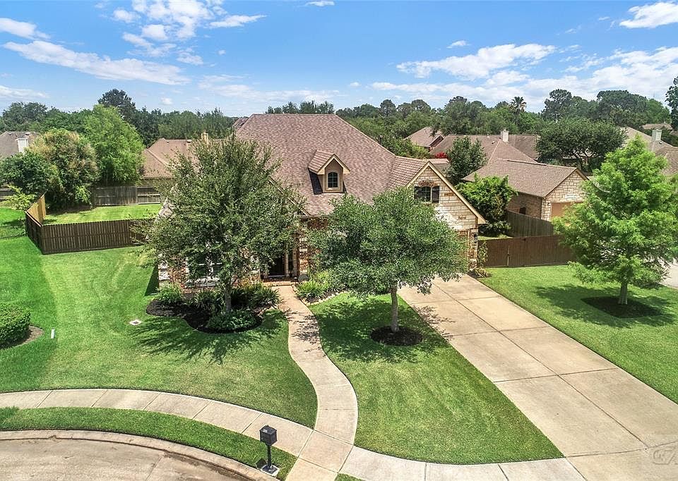 1st image of 412 Old Orchard Way