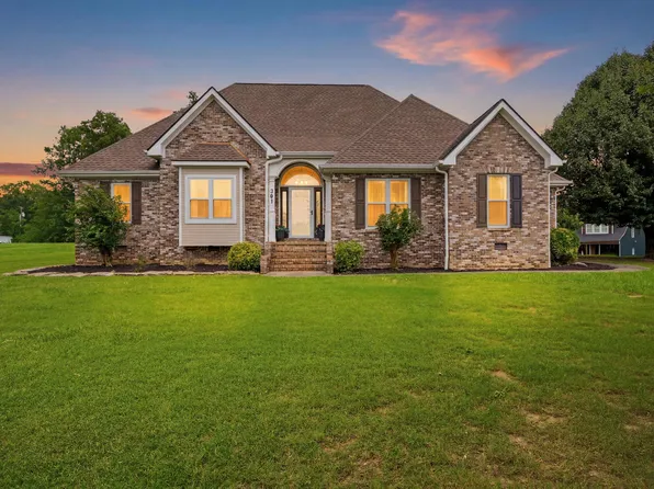 301 Dogwood Ln, Fort Oglethorpe, GA 30742