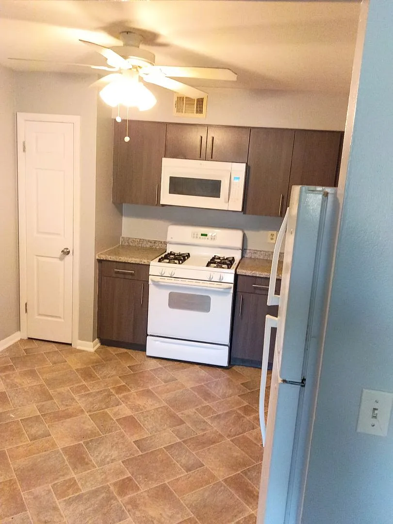 NG 4800 Hampton — Photo 1