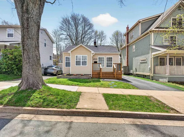 6520 Roslyn Rd, Halifax, NS B3L 2M9