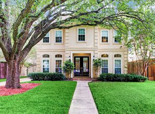 4646 Spruce St, Bellaire, TX 77401