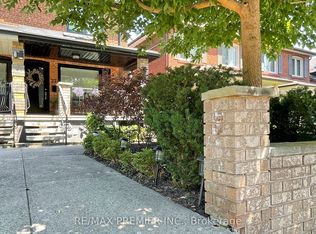 27 Hector Ave, Toronto, ON M6G 3G2