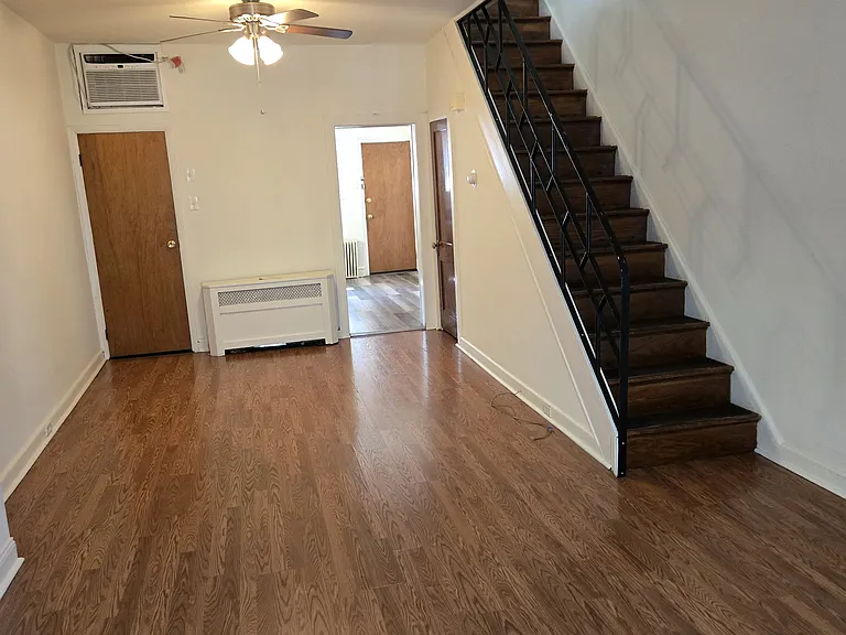 2225 S Chadwick St — Photo 2