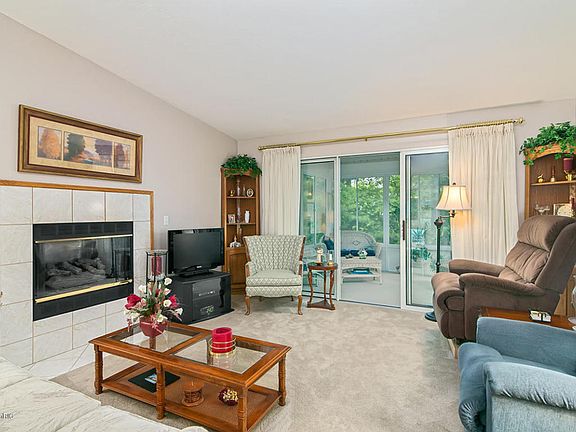 2nd image of 4384 Valley Vale Dr NE