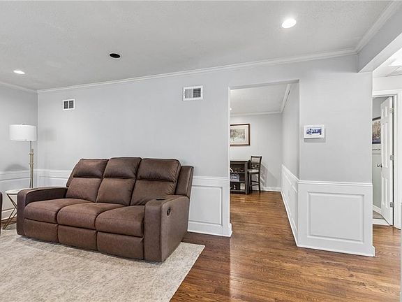4th image of 11507 W 69th St