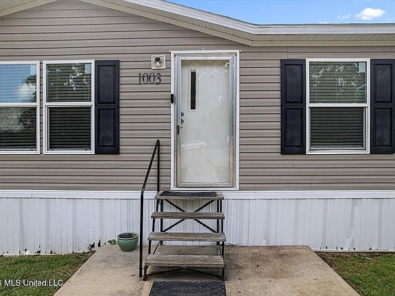 4th image of 1003 Commodore Ct