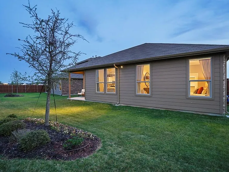 15801 Hazelhurst Ln — Photo 11