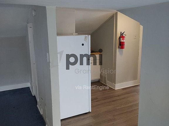 2nd image of 1920 E Wood St