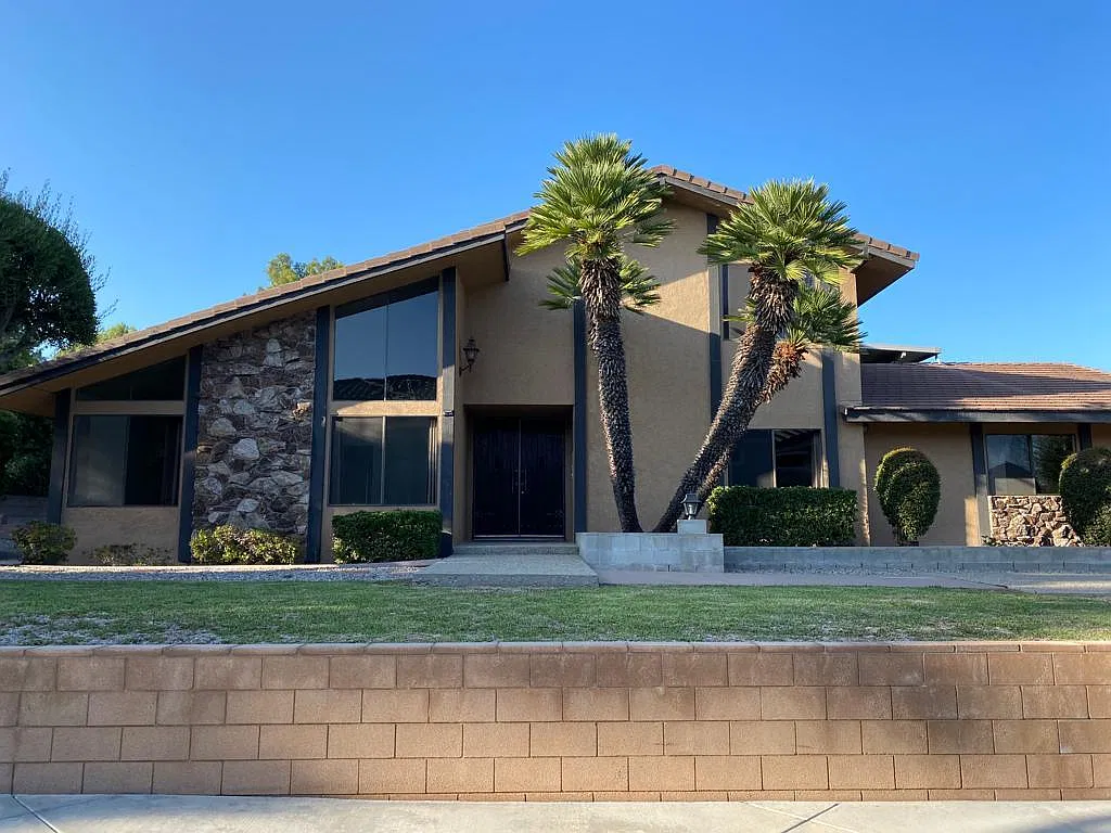 4 bed, 2433 sqft, $4,850 — Photo 2