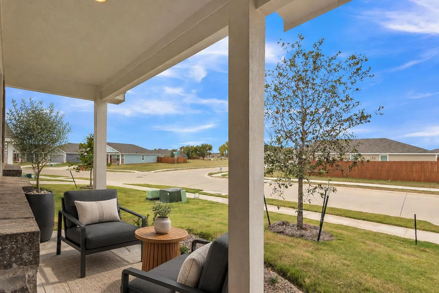 4 bed, 1691 sqft, $2,300 — Photo 3