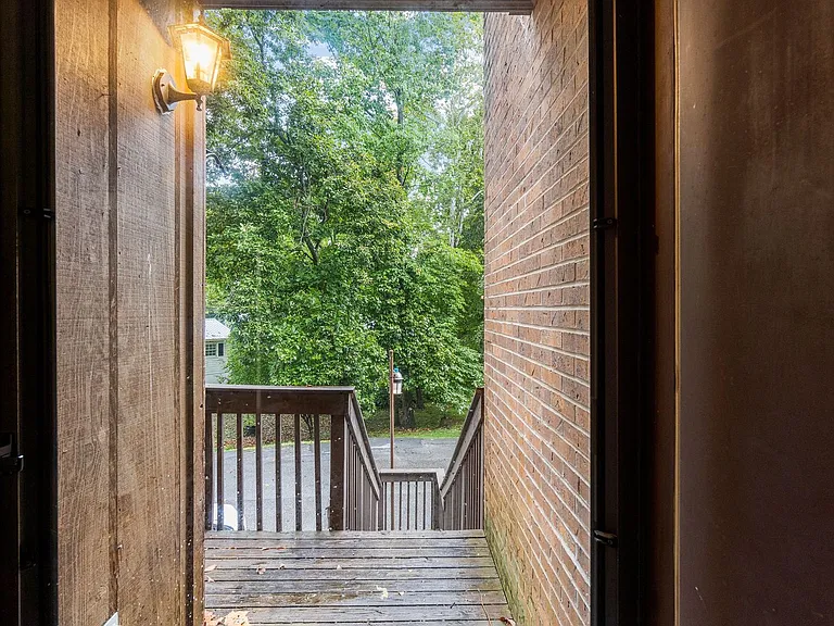 1207 Timbers Ln — Photo 32