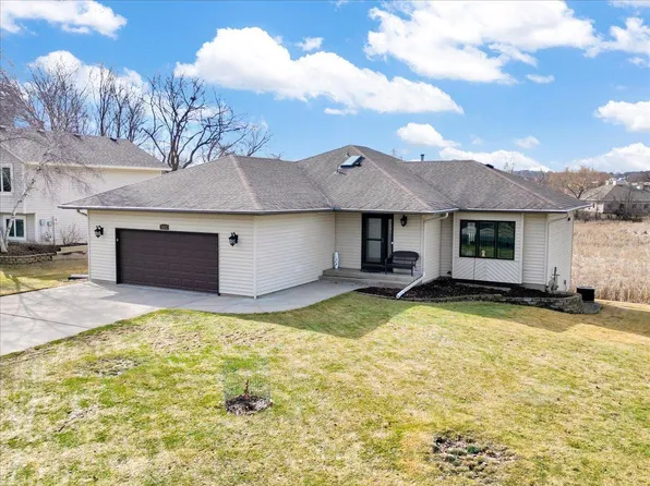 5583 W 140th St, Savage, MN 55378