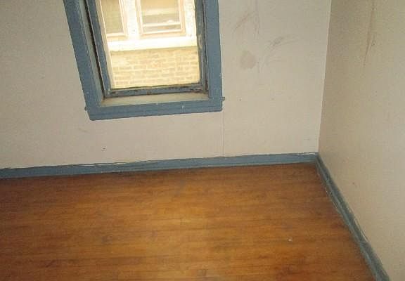 4th image of 726 N Troy St