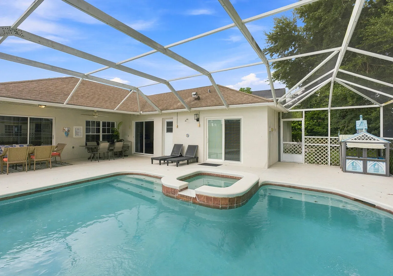 New Listing Pool and Game Room 4BR — Photo 2
