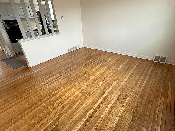 4th image of 2921 S 19th St Floor 2