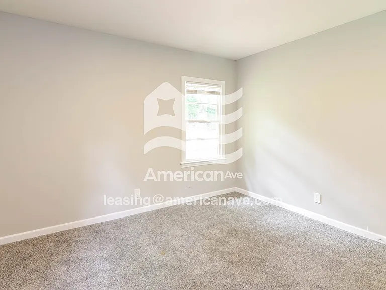 207158_011_bedroom_12.jpg