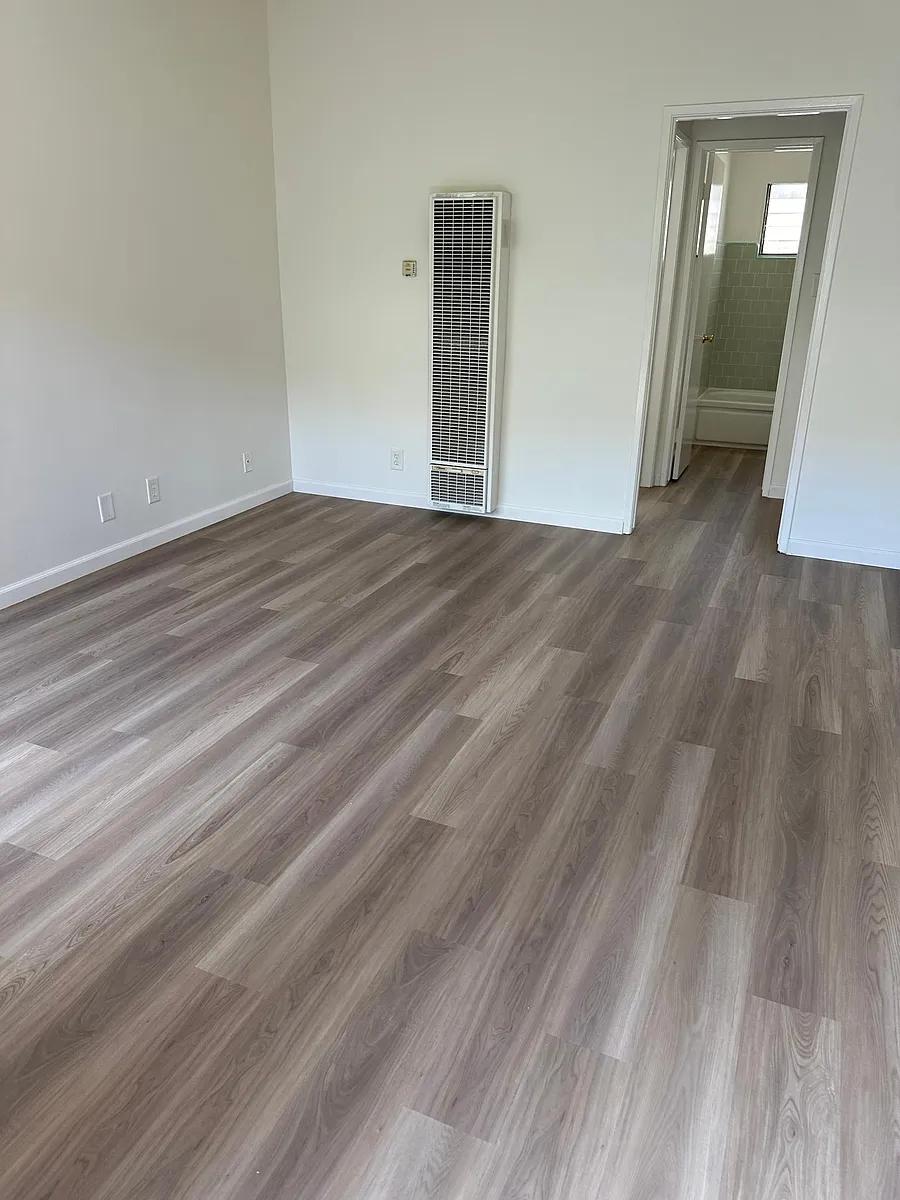 Building Photo - 1327 S Bundy Dr #9