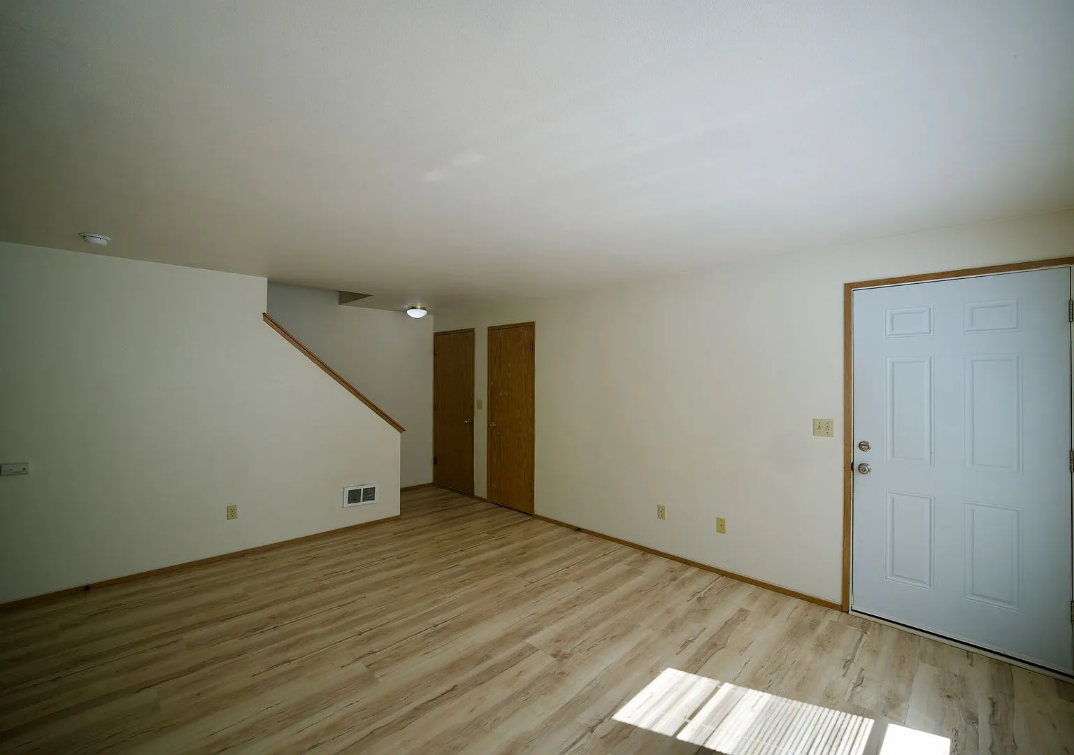 Spacious Townhome with Private Yard Near Lake Stevens! — Photo 3