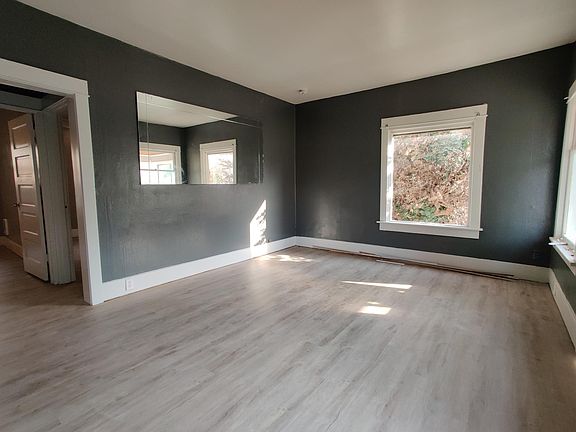 3rd image of 3226 15th Ave W #D