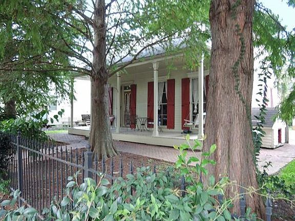 2nd image of 5203 Laurel St